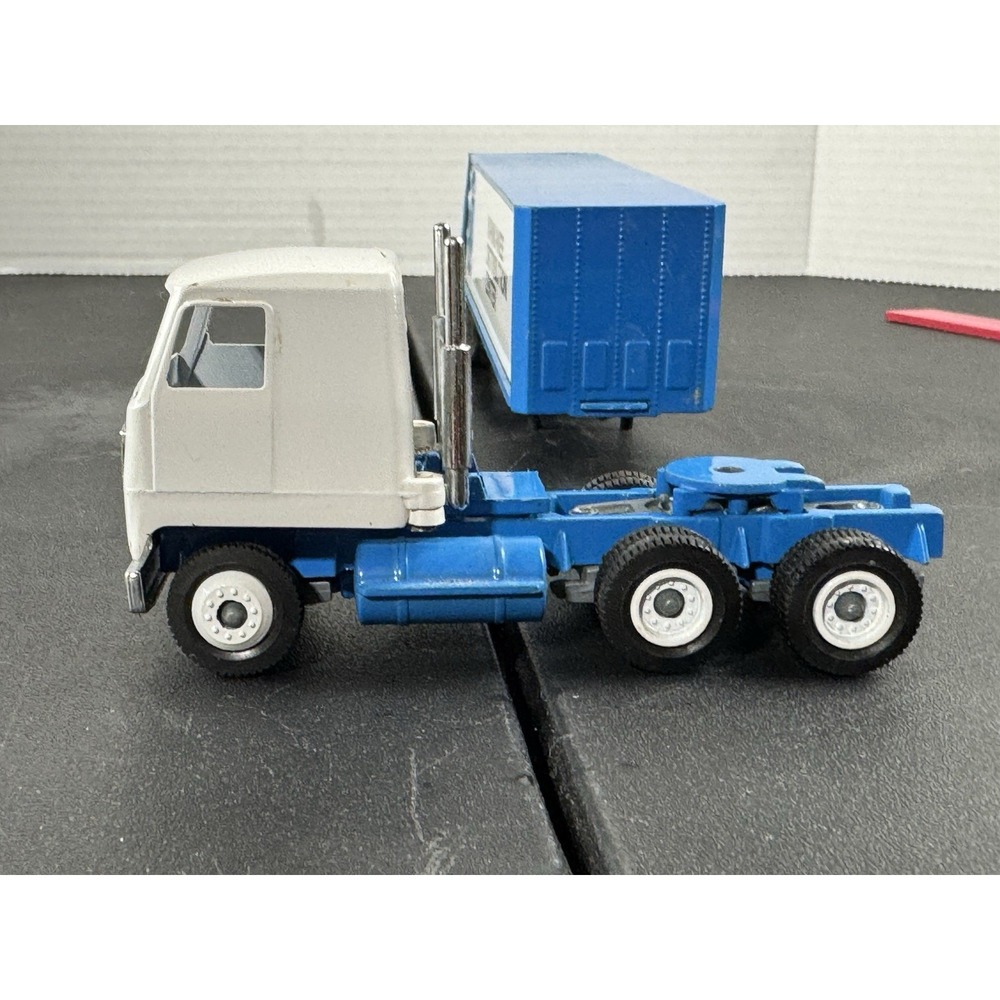 Vintage Kankakee Quaker Die Cast Mack Truck